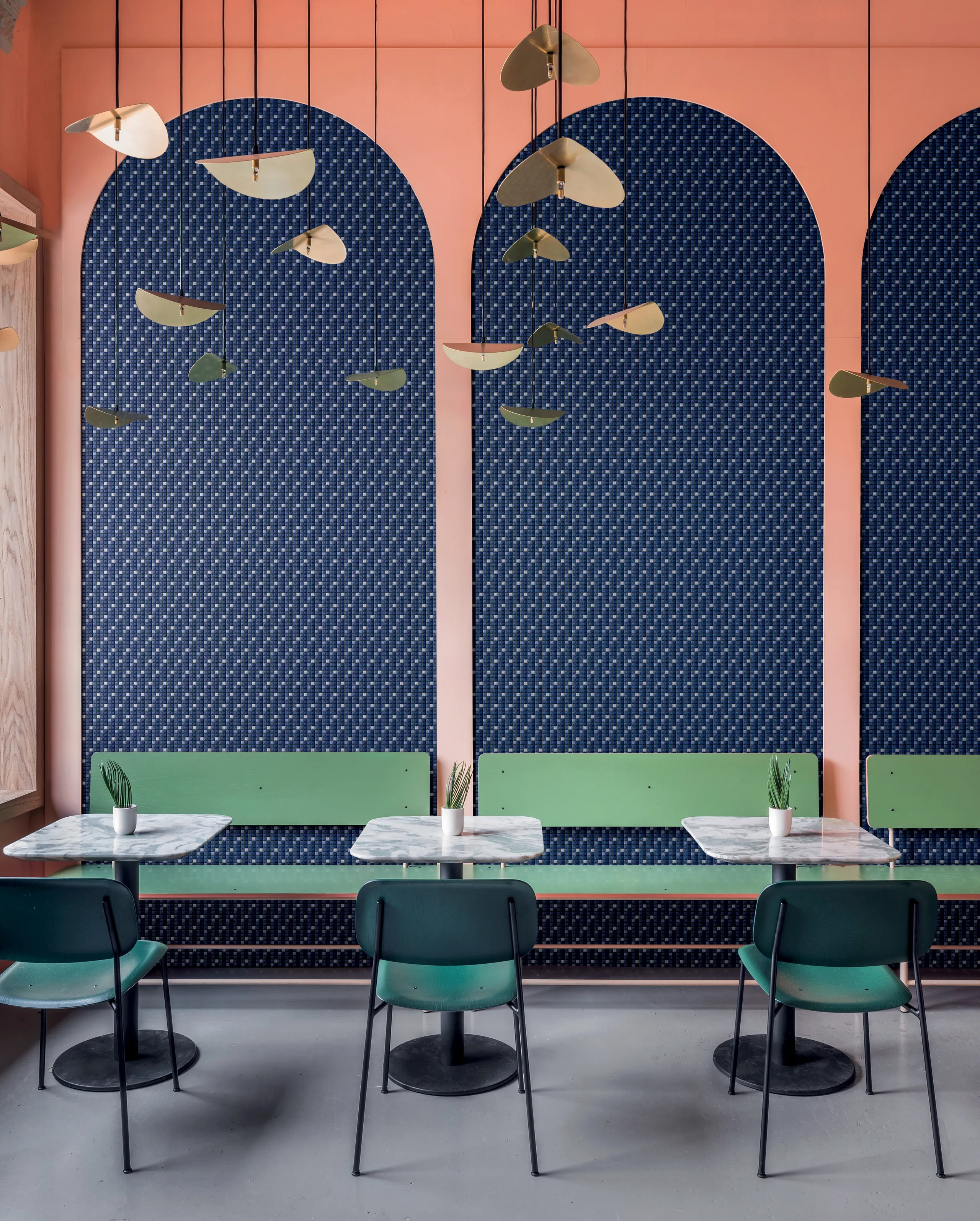 Mosaïque Appiani Denim Sfilato — ambiance bar contemporaine